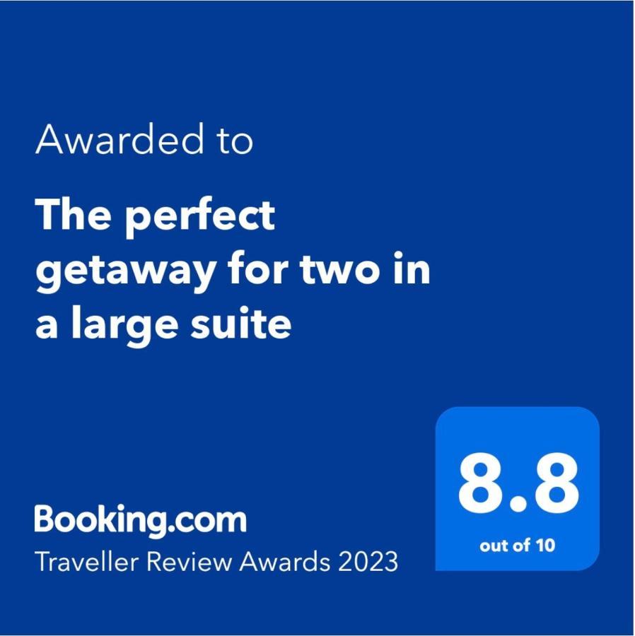 The Perfect Getaway For Two In A Large Suite Whanganui Eksteriør bilde